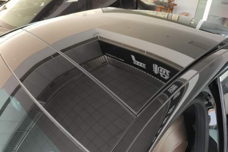 Used Mercedes-Benz E-Class New Energy 2022 Restyled E 350 e L Plug-in Hybrid Sports Sedan Roof