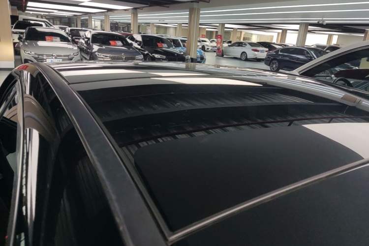 Used Mercedes-Benz E-Class New Energy 2022 E 350 e L Plug-in Hybrid Sports Sedan Roof