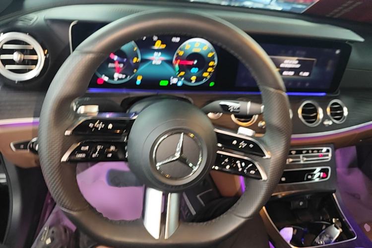Used Mercedes-Benz E-Class New Energy 2022 E 350 e L Plug-in Hybrid Sports Sedan Steering Wheel
