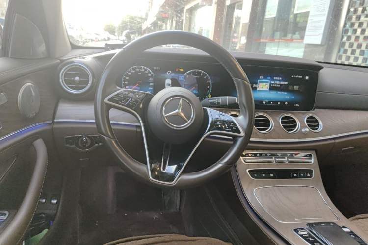 Used Mercedes-Benz E-Class New Energy 2022 Second Facelift E 350 e L Plug-in Hybrid Sports Sedan Steering Wheel