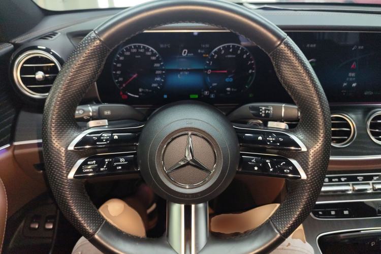 Used Mercedes-Benz E-Class New Energy 2022 Second Facelift E 350 e L Plug-in Hybrid Sports Sedan Steering Wheel