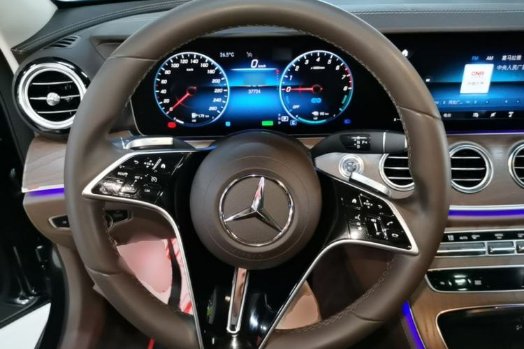 Used Mercedes-Benz E-Class New Energy 2022 Facelift E 350 e L Plug-in Hybrid Sedan Steering Wheel