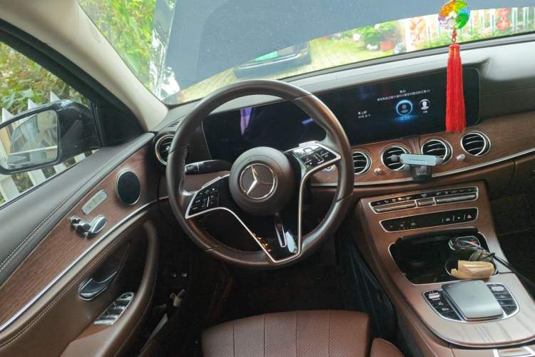Used Mercedes-Benz E-Class New Energy 2022 Second Facelift E 350 e L Plug-in Hybrid Sports Sedan Steering Wheel