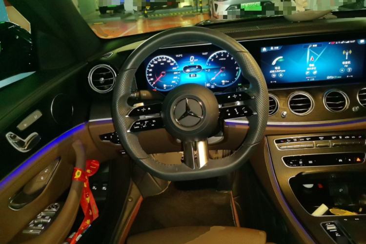 Used Mercedes-Benz E-Class New Energy 2022 Second Facelift E 350 e L Plug-in Hybrid Sports Sedan Steering Wheel
