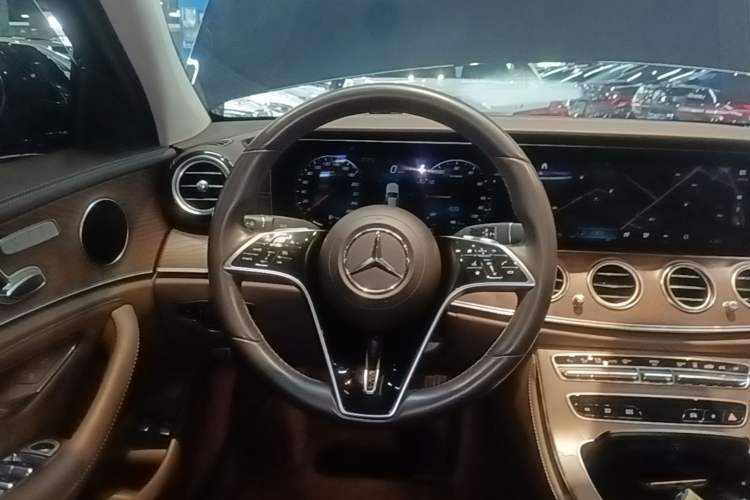 Used Mercedes-Benz E-Class New Energy 2022 Second Facelift E 350 e L Plug-in Hybrid Sedan Steering Wheel