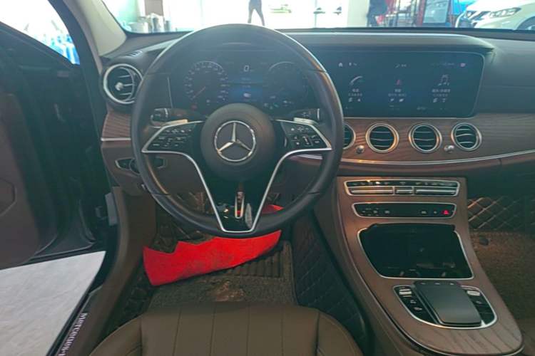 Used Mercedes-Benz E-Class New Energy 2022 E 350 e L Plug-in Hybrid Sports Sedan Steering Wheel