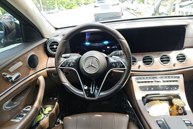 Used Mercedes-Benz E-Class New Energy 2022 Second Facelift E 350 e L Plug-in Hybrid Sports Sedan Steering Wheel