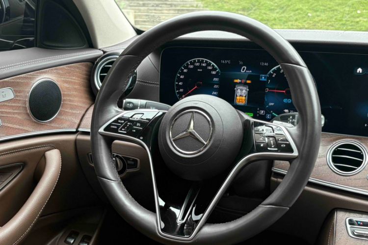 Used Mercedes-Benz E-Class New Energy 2022 Facelift E 350 e L Plug-in Hybrid Sedan Steering Wheel
