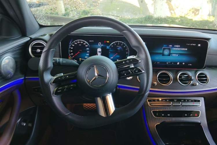 Used Mercedes-Benz E-Class New Energy 2022 Second Facelift E 350 e L Plug-in Hybrid Sports Sedan Steering Wheel