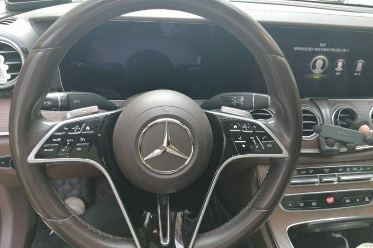 Used Mercedes-Benz E-Class New Energy 2022 Second Facelift E 350 e L Plug-in Hybrid Sedan Steering Wheel