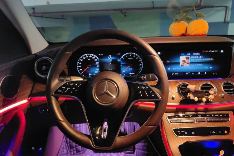 Used Mercedes-Benz E-Class New Energy 2022 E 350 e L Plug-in Hybrid Sports Sedan Steering Wheel