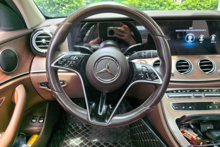 Used Mercedes-Benz E-Class New Energy 2022 Restyled E 350 e L Plug-in Hybrid Sports Sedan Steering Wheel