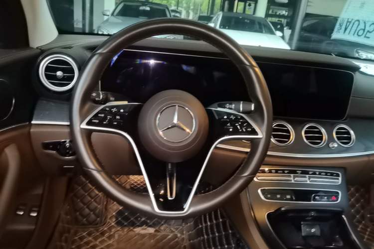 Used Mercedes-Benz E-Class New Energy 2022 Restyled E 350 e L Plug-in Hybrid Sports Sedan Steering Wheel