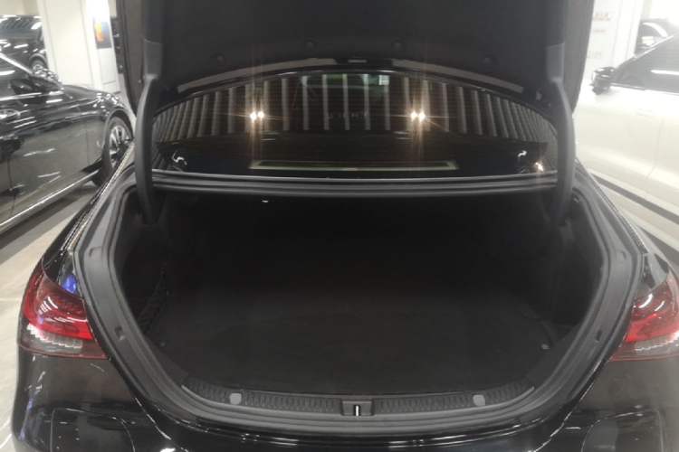 Used Mercedes-Benz E-Class New Energy 2022 Second Facelift E 350 e L Plug-in Hybrid Sedan Trunk