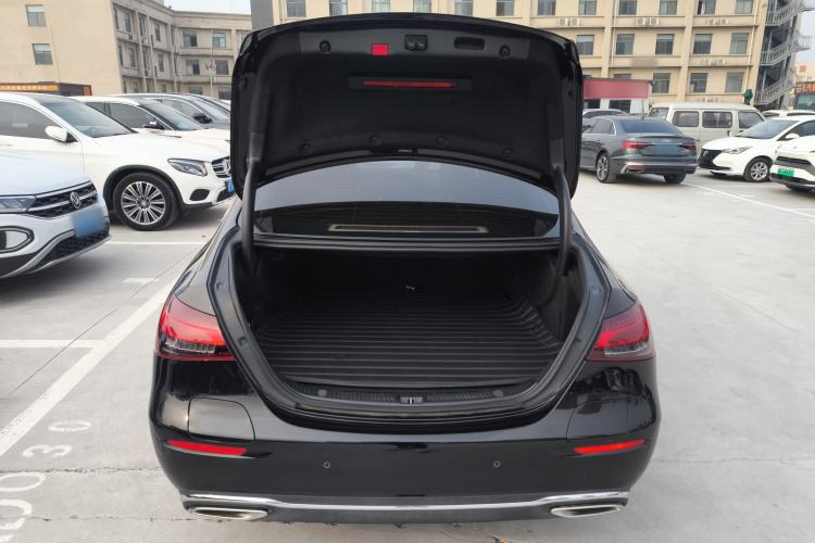 Used Mercedes-Benz E-Class New Energy 2022 Second Facelift E 350 e L Plug-in Hybrid Sedan Trunk