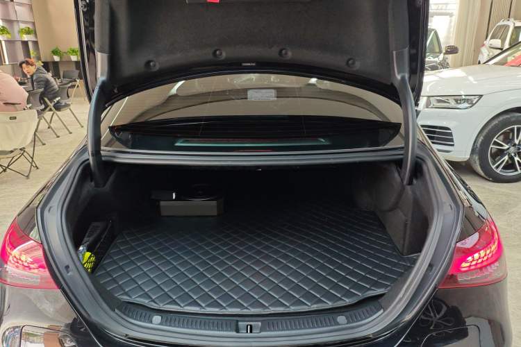 Used Mercedes-Benz E-Class New Energy 2022 Restyled E 350 e L Plug-in Hybrid Sports Sedan Trunk