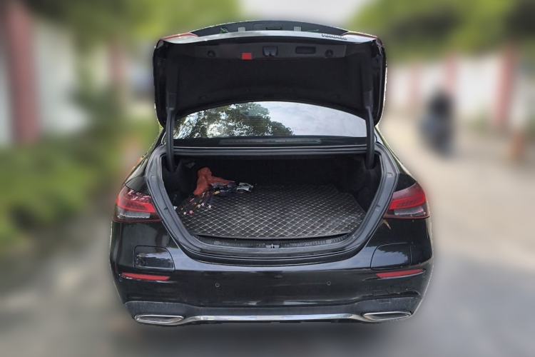 Used Mercedes-Benz E-Class New Energy 2022 E 350 e L Plug-in Hybrid Sports Sedan Trunk