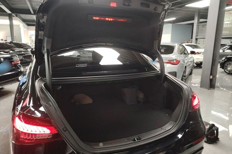 Used Mercedes-Benz E-Class New Energy 2022 E 350 e L Plug-in Hybrid Sports Sedan Trunk