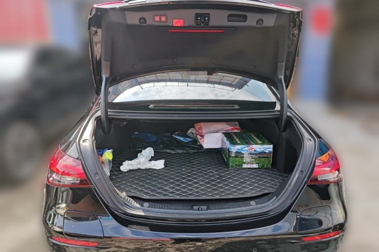 Used Mercedes-Benz E-Class New Energy 2022 Restyled E 350 e L Plug-in Hybrid Sedan Trunk