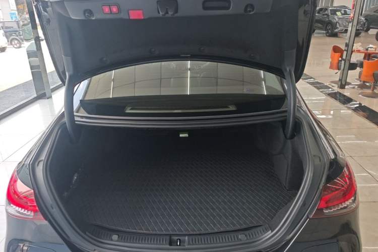 Used Mercedes-Benz E-Class New Energy 2022 Facelift E 350 e L Plug-in Hybrid Sedan Trunk
