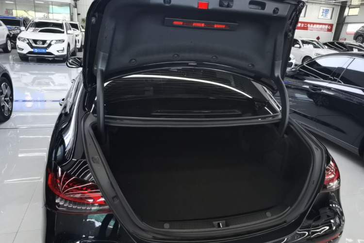 Used Mercedes-Benz E-Class New Energy 2022 Restyled E 350 e L Plug-in Hybrid Sports Sedan Trunk