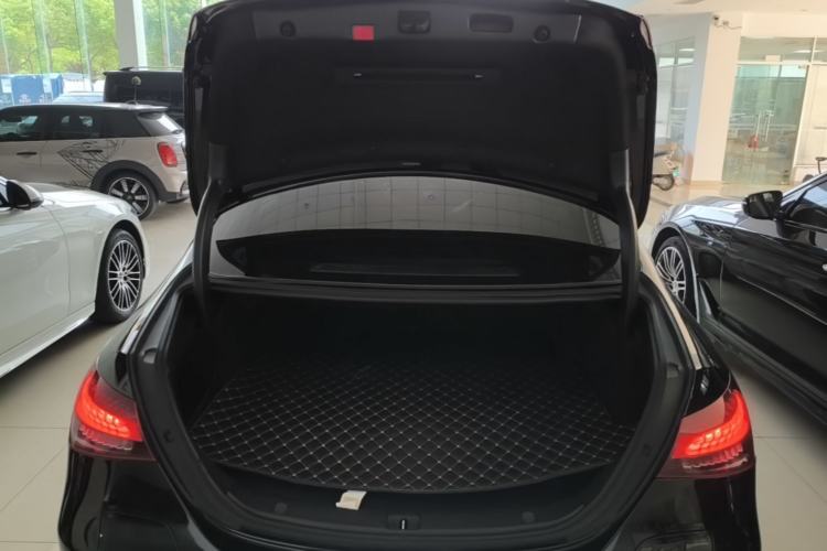 Used Mercedes-Benz E-Class New Energy 2022 Restyled E 350 e L Plug-in Hybrid Sports Sedan Trunk