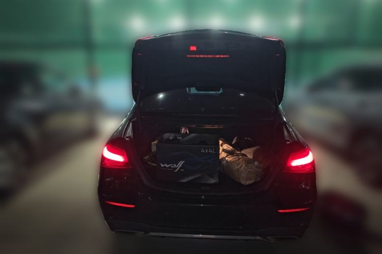 Used Mercedes-Benz E-Class New Energy 2022 Restyled E 350 e L Plug-in Hybrid Sports Sedan Trunk