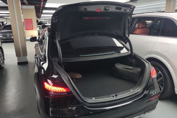 Used Mercedes-Benz E-Class New Energy 2022 E 350 e L Plug-in Hybrid Sports Sedan Trunk