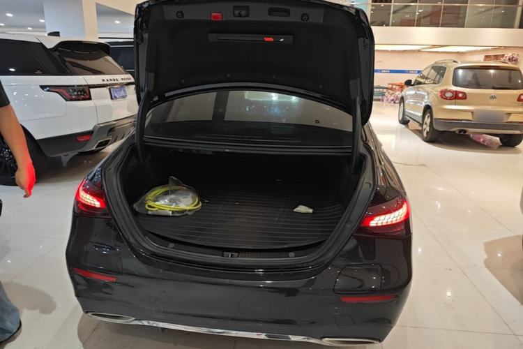 Used Mercedes-Benz E-Class New Energy 2022 Restyled E 350 e L Plug-in Hybrid Sports Sedan Trunk