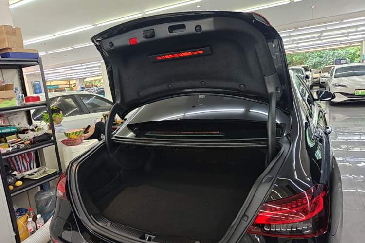 Used Mercedes-Benz E-Class New Energy 2022 Restyled E 350 e L Plug-in Hybrid Sports Sedan Trunk