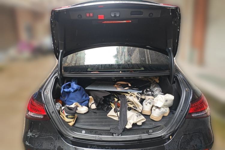 Used Mercedes-Benz E-Class New Energy 2022 Facelift E 350 e L Plug-in Hybrid Sedan Trunk