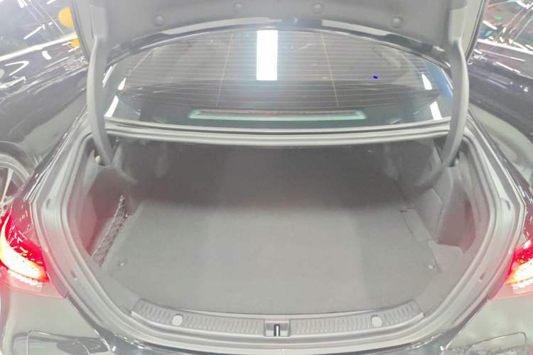 Used Mercedes-Benz E-Class New Energy 2022 Restyled E 350 e L Plug-in Hybrid Sports Sedan Trunk