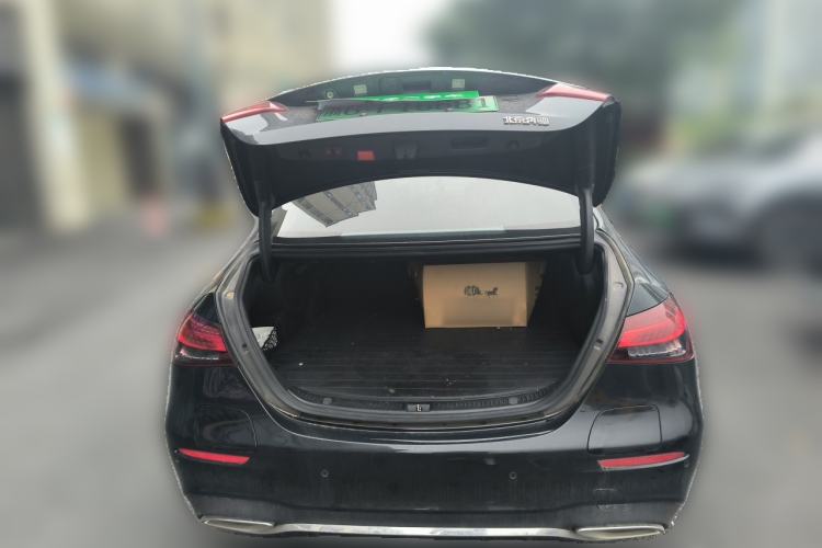 Used Mercedes-Benz E-Class New Energy 2022 E 350 e L Plug-in Hybrid Sports Sedan Trunk