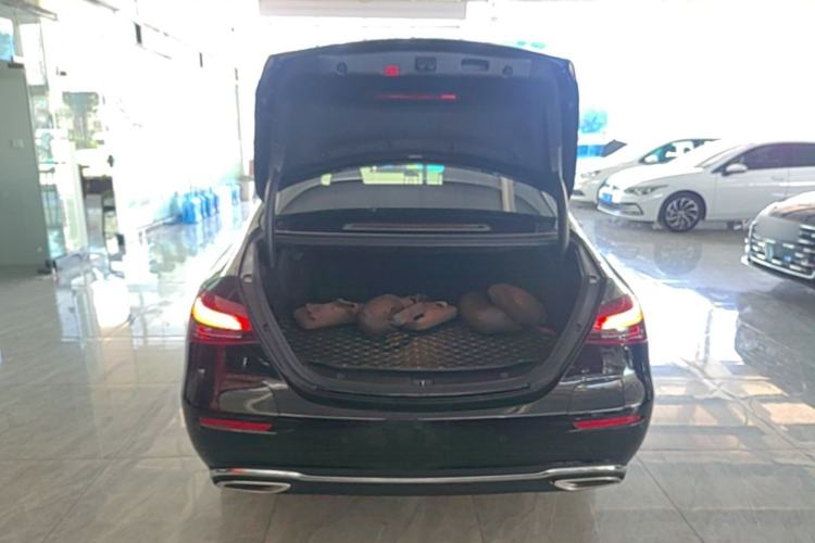 Used Mercedes-Benz E-Class New Energy 2022 E 350 e L Plug-in Hybrid Sports Sedan Trunk