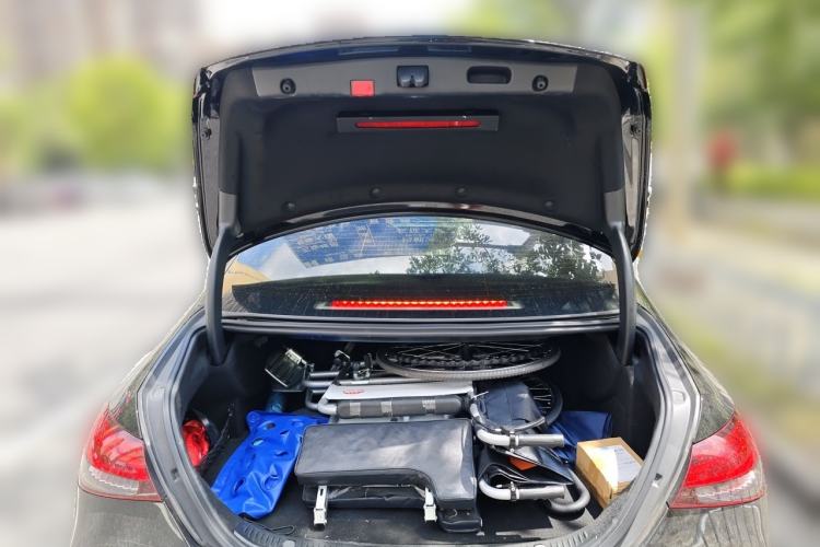 Used Mercedes-Benz E-Class New Energy 2022 Second Facelift E 350 e L Plug-in Hybrid Sports Sedan Trunk