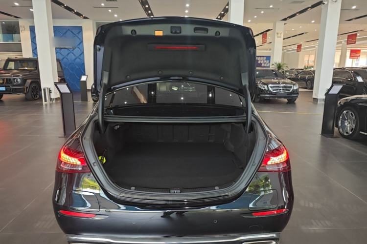 Used Mercedes-Benz E-Class New Energy 2022 Second Facelift E 350 e L Plug-in Hybrid Sedan Trunk
