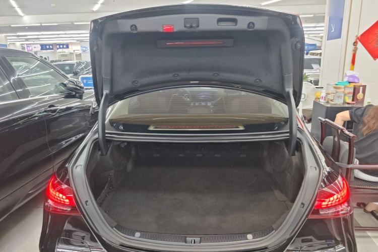 Used Mercedes-Benz E-Class New Energy 2022 Facelift E 350 e L Plug-in Hybrid Sedan Trunk