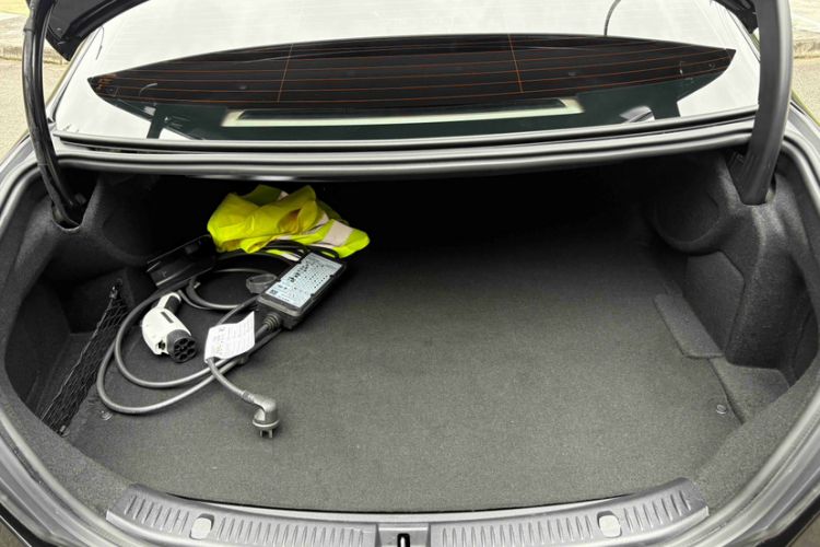 Used Mercedes-Benz E-Class New Energy 2022 Facelift E 350 e L Plug-in Hybrid Sedan Trunk