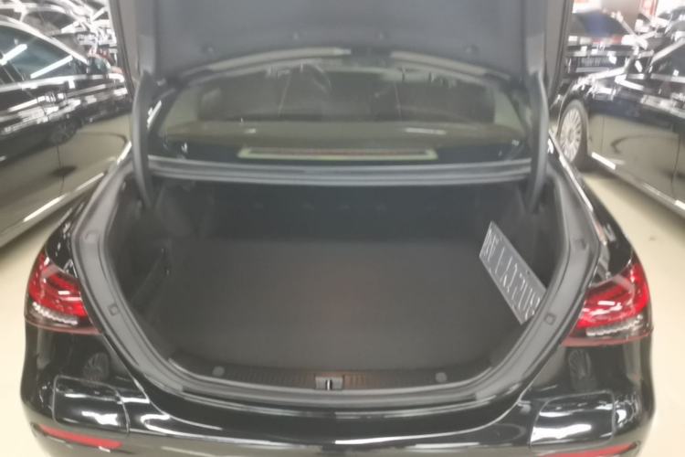 Used Mercedes-Benz E-Class New Energy 2022 Restyled E 350 e L Plug-in Hybrid Sedan Trunk