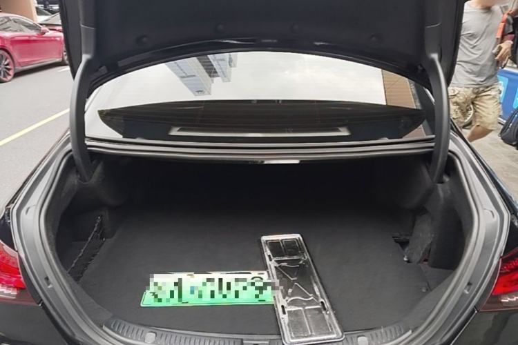 Used Mercedes-Benz E-Class New Energy 2022 Facelift E 350 e L Plug-in Hybrid Sedan Trunk