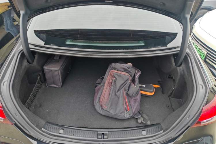 Used Mercedes-Benz E-Class New Energy 2022 Second Facelift E 350 e L Plug-in Hybrid Sedan Trunk