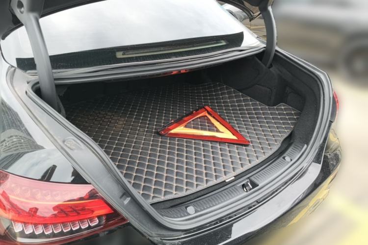 Used Mercedes-Benz E-Class New Energy 2022 Restyled E 350 e L Plug-in Hybrid Sedan Trunk