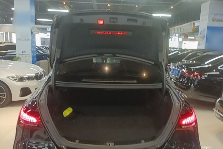 Used Mercedes-Benz E-Class New Energy 2022 Second Facelift E 350 e L Plug-in Hybrid Sedan Trunk