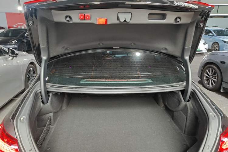 Used Mercedes-Benz E-Class New Energy 2022 Restyled E 350 e L Plug-in Hybrid Sports Sedan Trunk