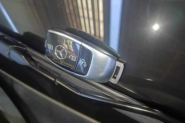 Used Mercedes-Benz E-Class New Energy 2022 Restyled E 350 e L Plug-in Hybrid Sports Sedan Vehicle Key