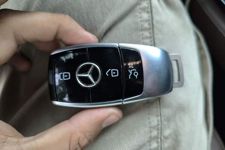 Used Mercedes-Benz E-Class New Energy 2022 E 350 e L Plug-in Hybrid Sports Sedan Vehicle Key