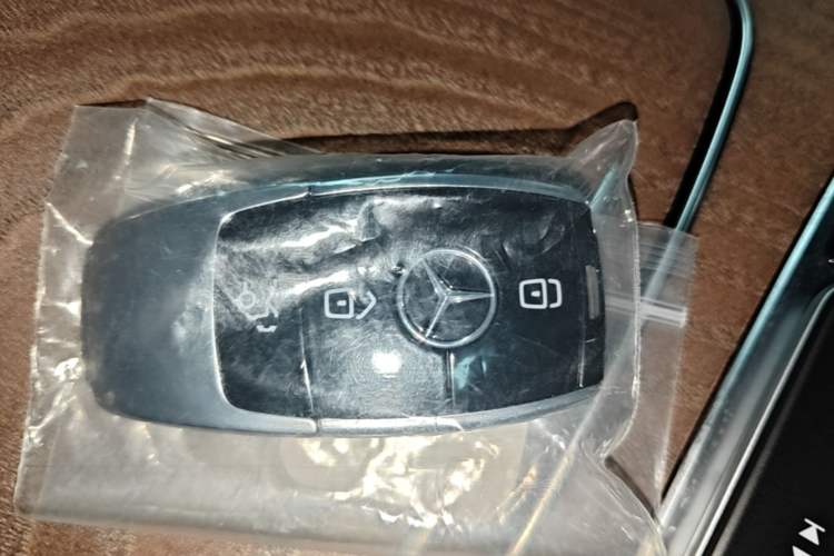 Used Mercedes-Benz E-Class New Energy 2022 Second Facelift E 350 e L Plug-in Hybrid Sedan Vehicle Key