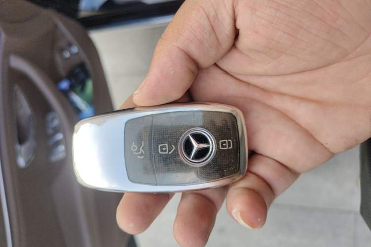 Used Mercedes-Benz E-Class New Energy 2022 Second Facelift E 350 e L Plug-in Hybrid Sports Sedan Vehicle Key