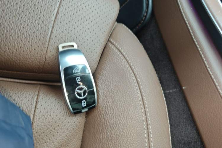 Used Mercedes-Benz E-Class New Energy 2022 Restyled E 350 e L Plug-in Hybrid Sports Sedan Vehicle Key