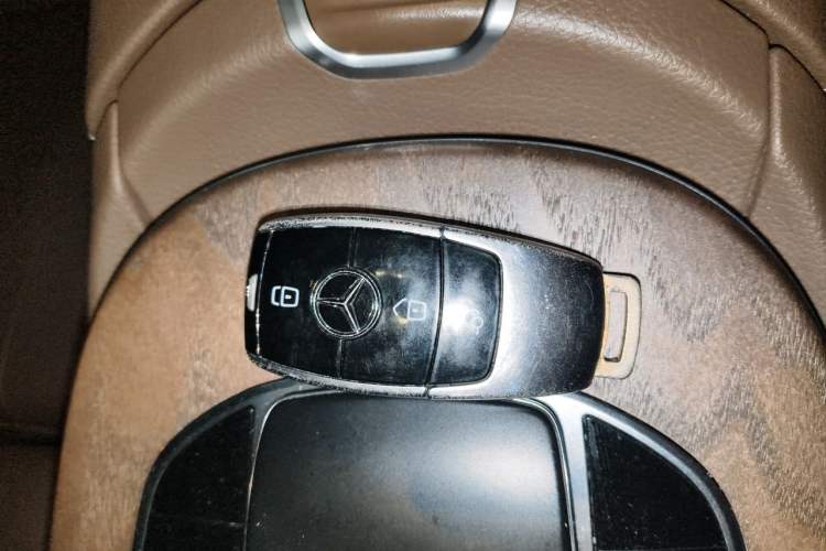 Used Mercedes-Benz E-Class New Energy 2022 Facelift E 350 e L Plug-in Hybrid Sedan Vehicle Key